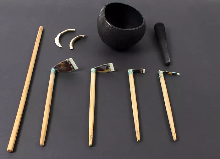 A set of tātatau tools and instruments made by the late Tufuga tātatau Sua Sulu'ape Paulo II. Purchased from Su‘a Sulu‘ape Paulo II, 1991. Auckland War Memorial Museum - Tāmaki Paenga Hira. Top row L to R 53810.1, 53810.1, 53808.1 Bottom row L to R 53807