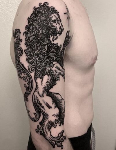 Blackwork lion tattoo by Juliano Trindade @trindadetattoos